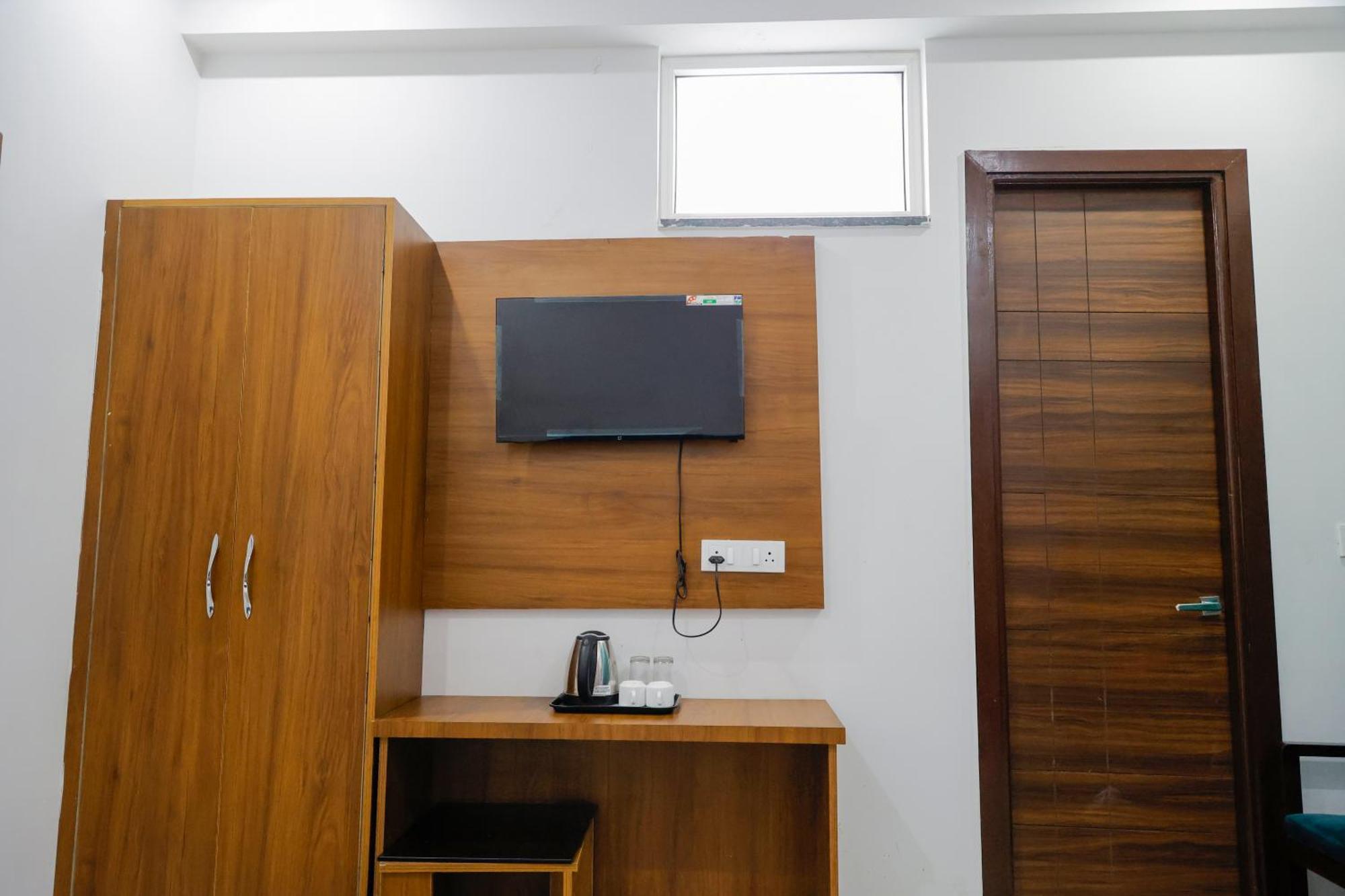 Hotel Parth Inn Rishīkesh Екстериор снимка