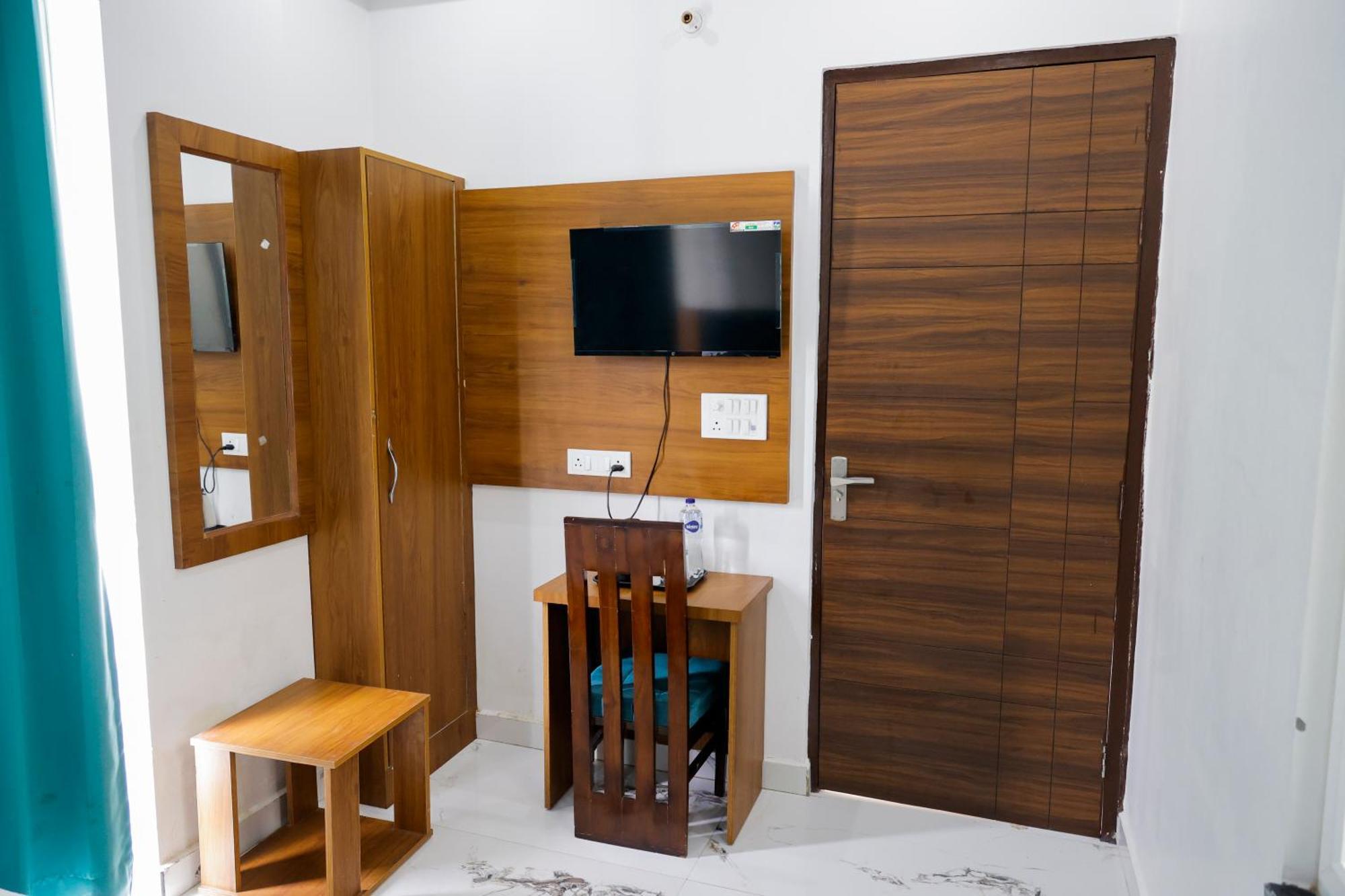 Hotel Parth Inn Rishīkesh Екстериор снимка