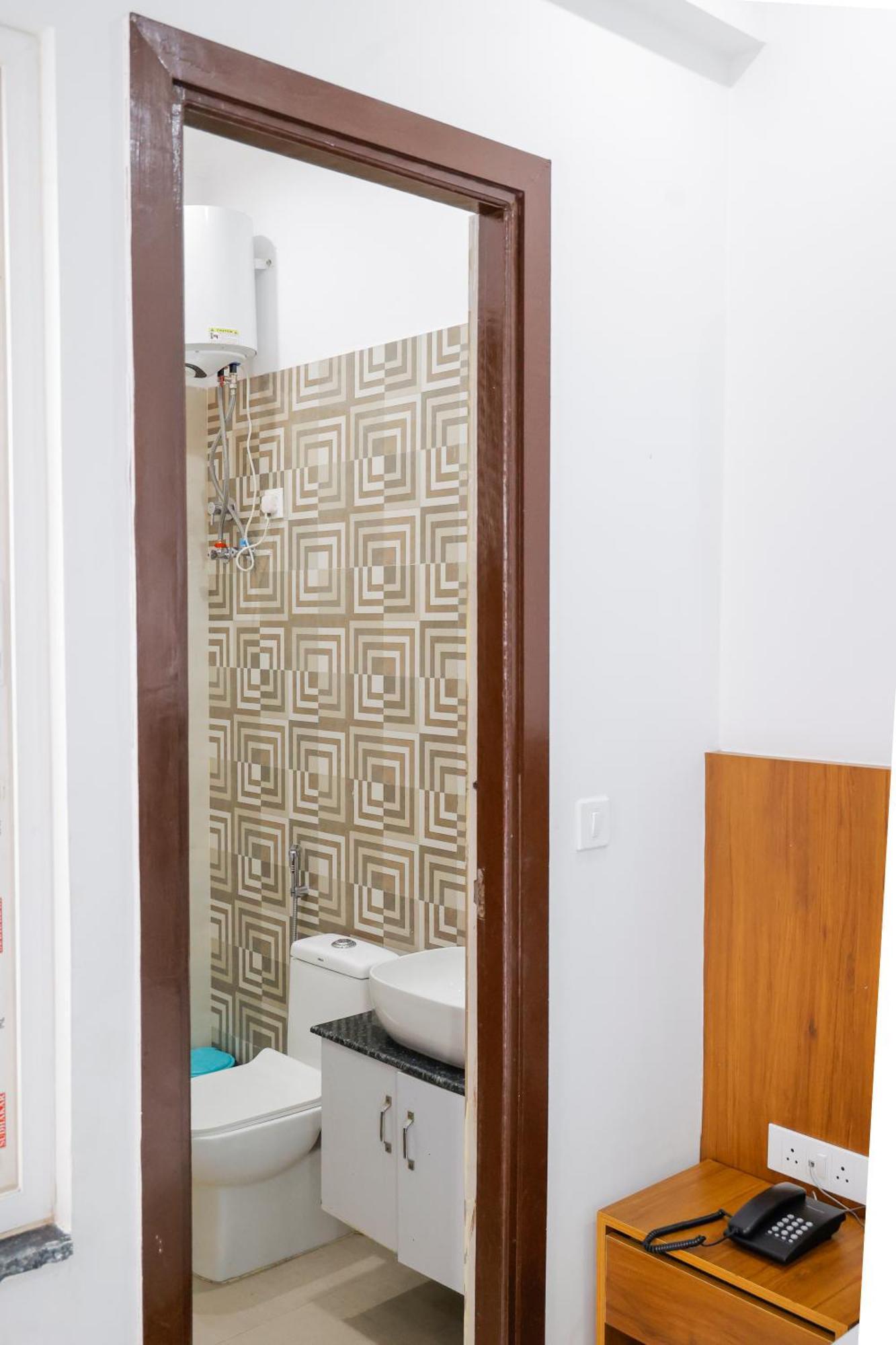 Hotel Parth Inn Rishīkesh Екстериор снимка