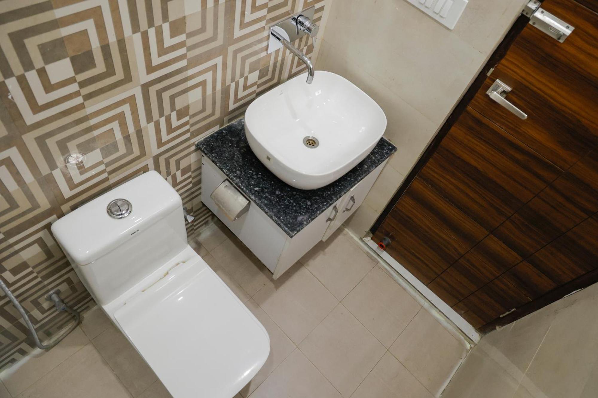 Hotel Parth Inn Rishīkesh Екстериор снимка