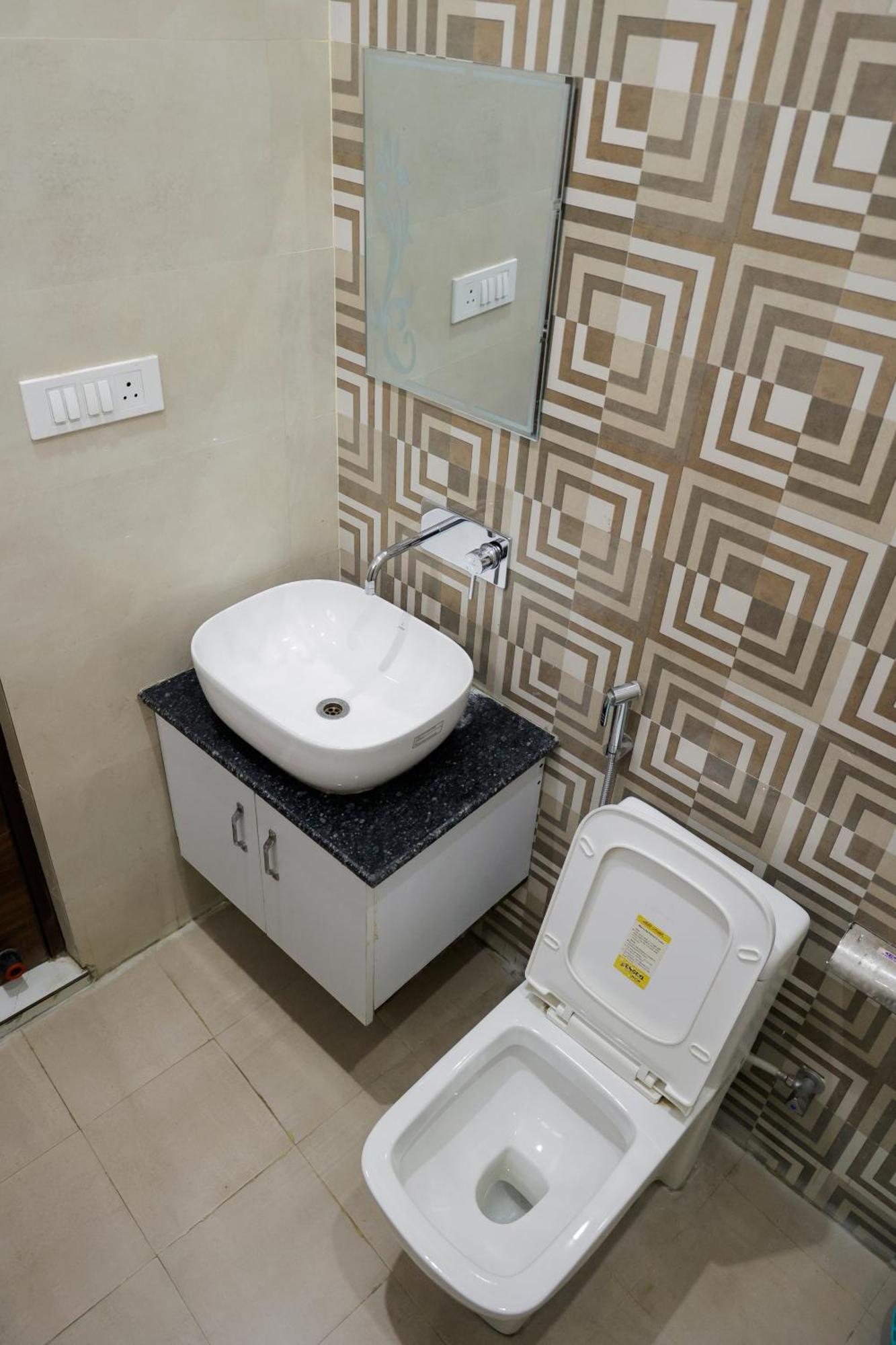 Hotel Parth Inn Rishīkesh Екстериор снимка