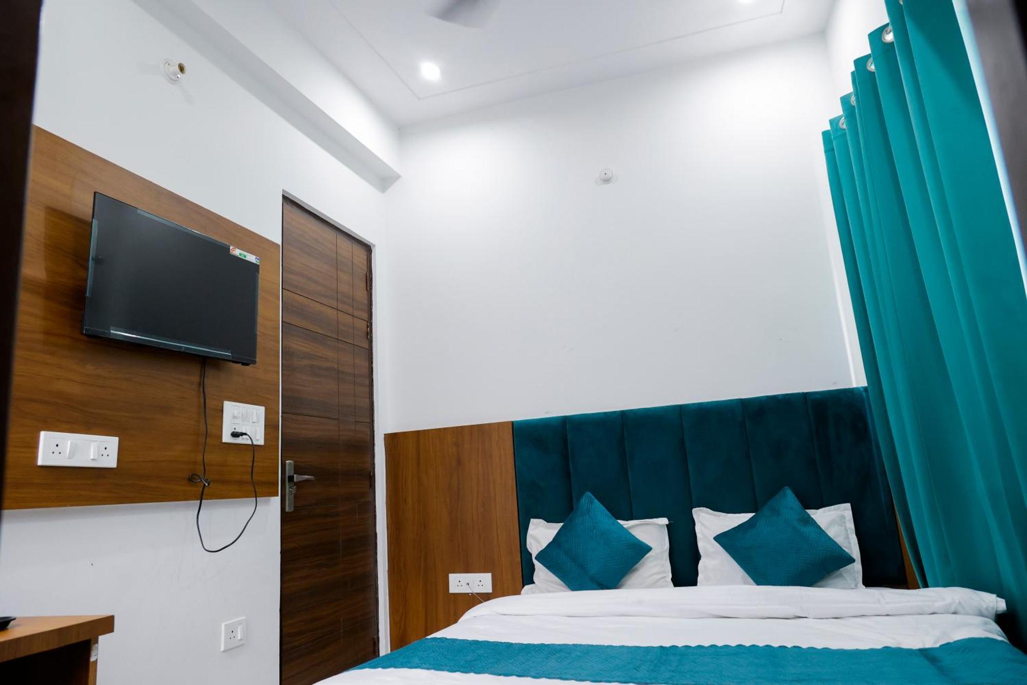 Hotel Parth Inn Rishīkesh Екстериор снимка