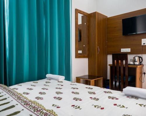 Hotel Parth Inn Rishīkesh Екстериор снимка