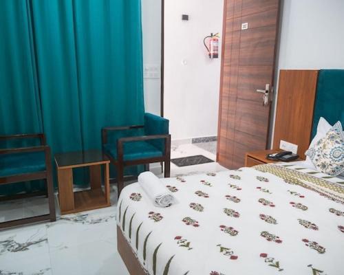 Hotel Parth Inn Rishīkesh Екстериор снимка
