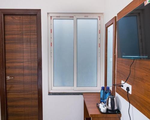 Hotel Parth Inn Rishīkesh Екстериор снимка