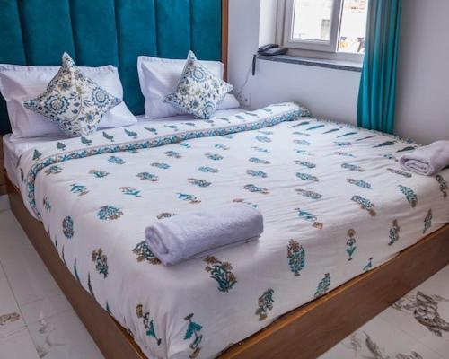 Hotel Parth Inn Rishīkesh Екстериор снимка